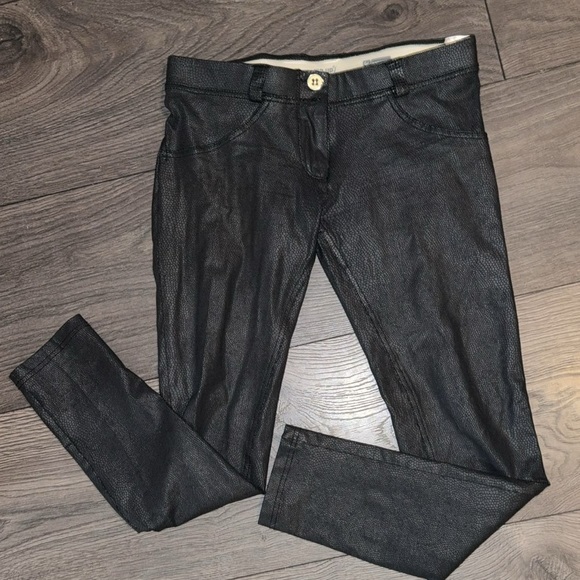 WR.UP Faux Snake Size 6 with a 25” inseam perfect condition - Picture 3 of 12